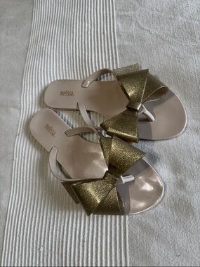 Melissa Beige and Gold Harmonic Bow Flip Flop Sandals Size 7
